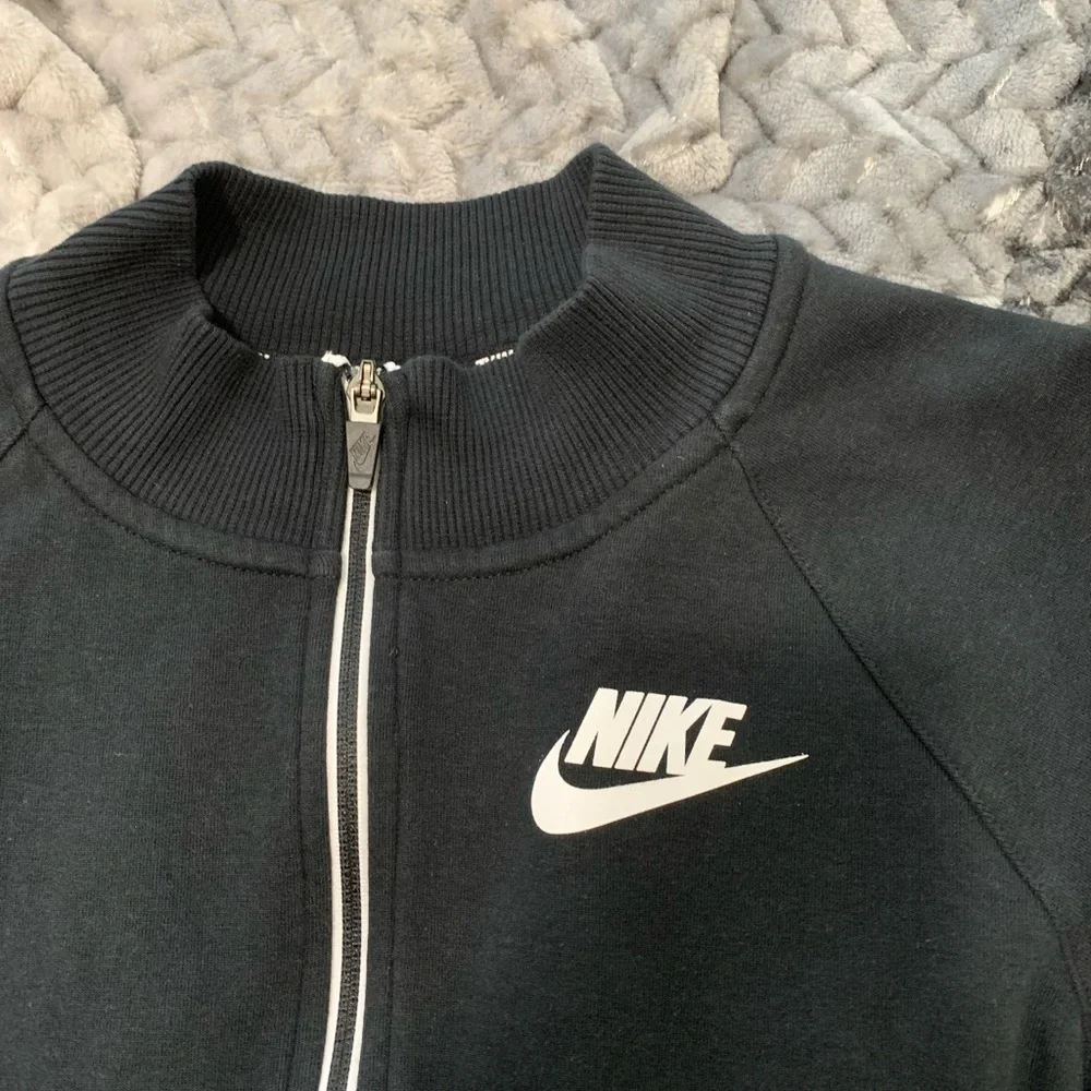 Nike Jacket - Picture 2 of 4